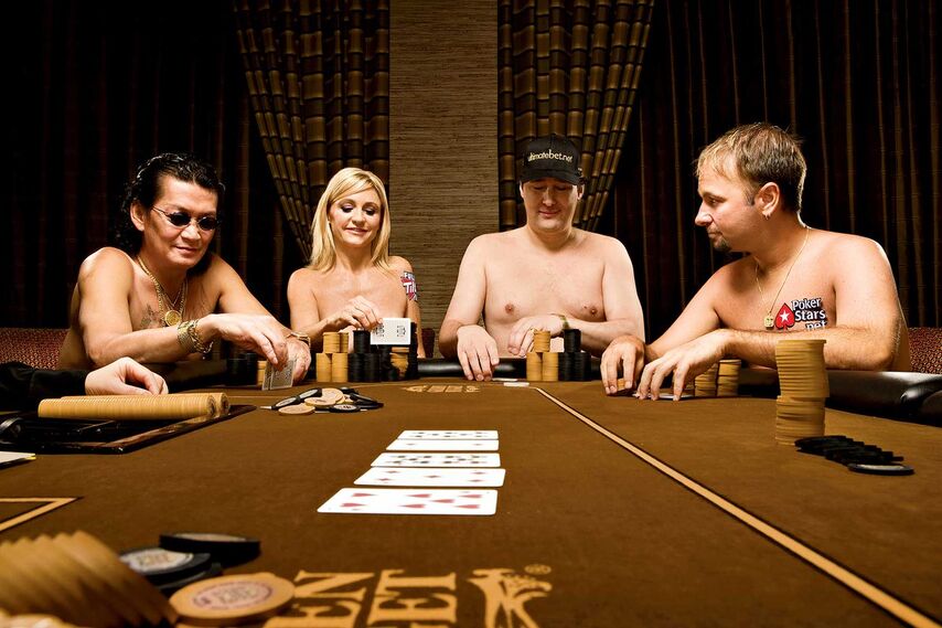 В карты на раздевания играть обманывают в интернет казино